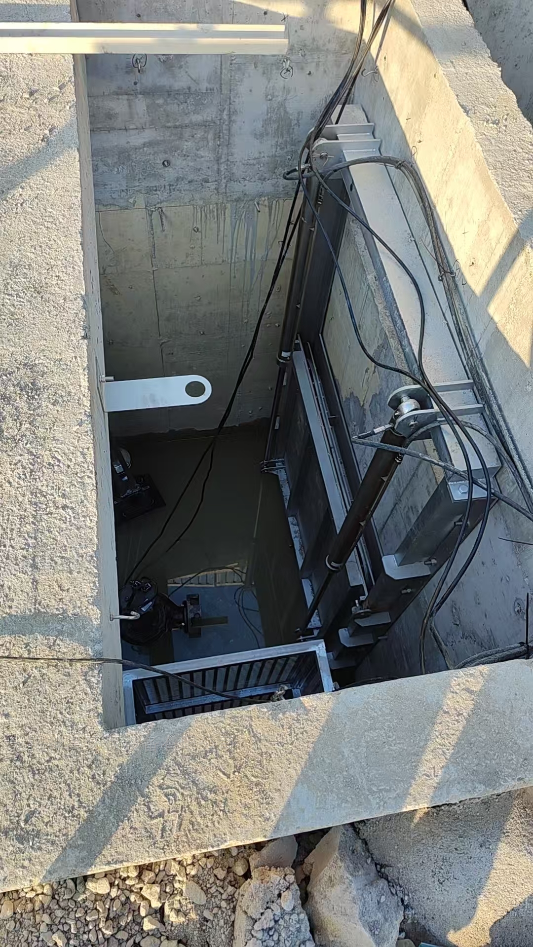 苏南机场一体化截流井设备安装