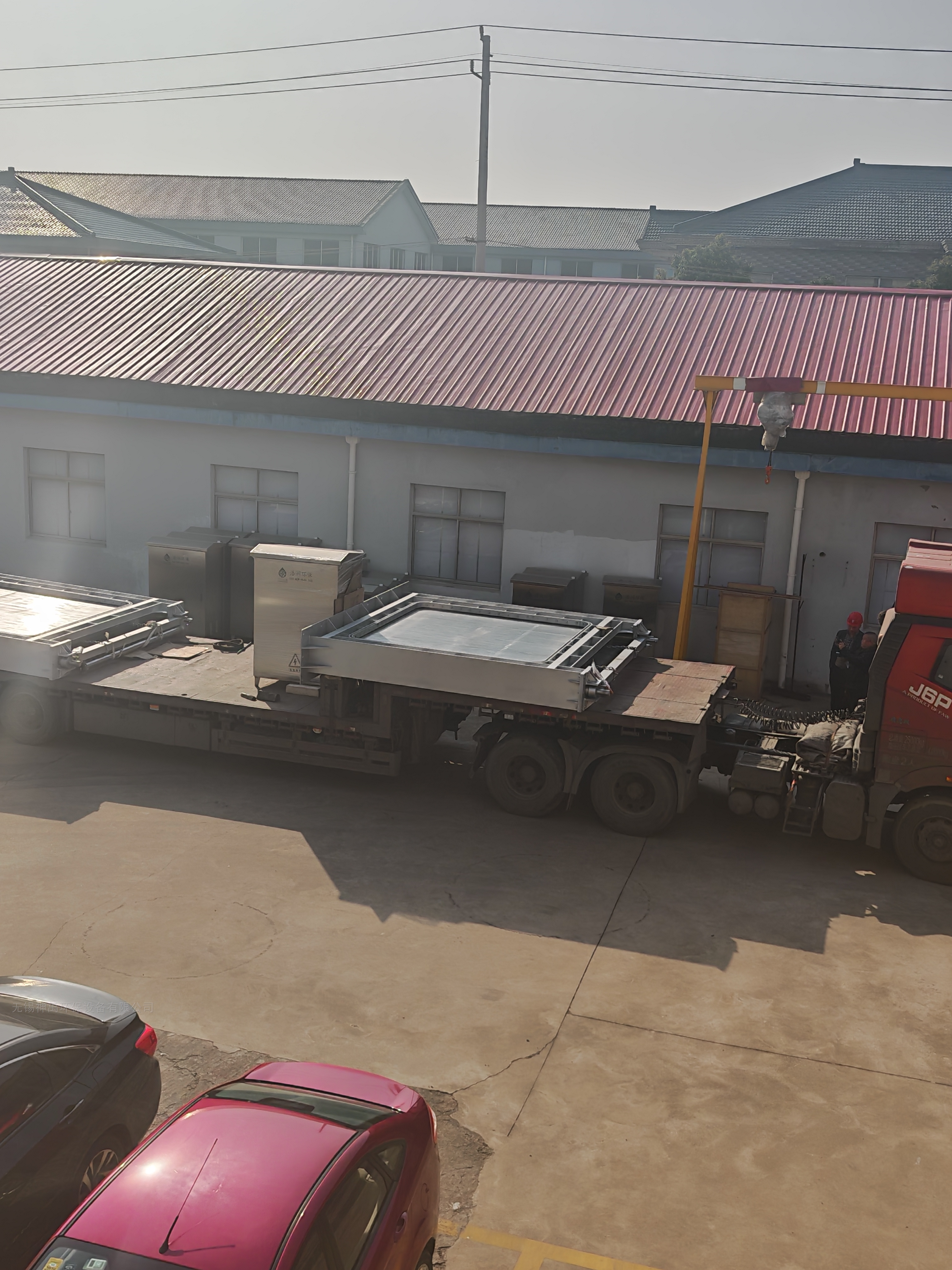 齊魯大地的液動下開式堰門發(fā)貨了