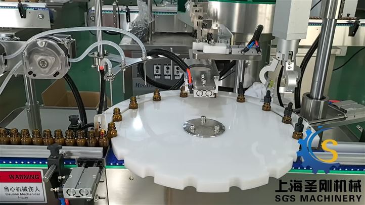 滴管瓶精油灌装贴标生产线视频